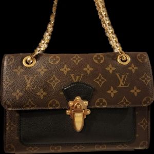 Louis Vuitton Victoire Leather Handbag